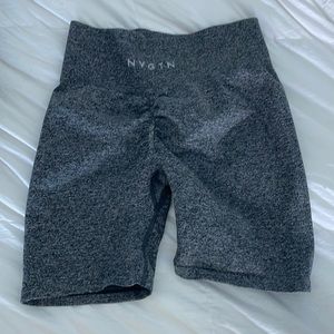BRAND NEW NEVER WORN NVGTN Booty Scrunch Shorts Black/Gray Heather Size Medium